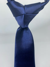 Load image into Gallery viewer, Truelove or Pinwheel Knot - Navy
